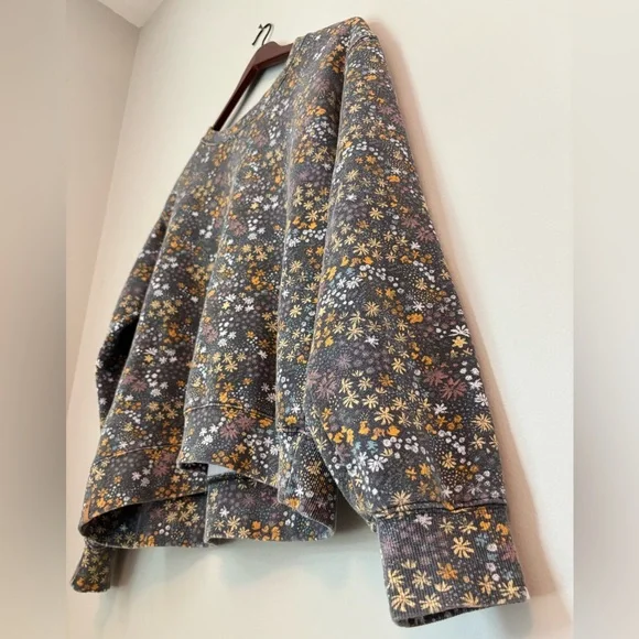 Tentree, M, Women’s Sweatshirt, Painted Dainty Flower Style - Picture 1 of 12